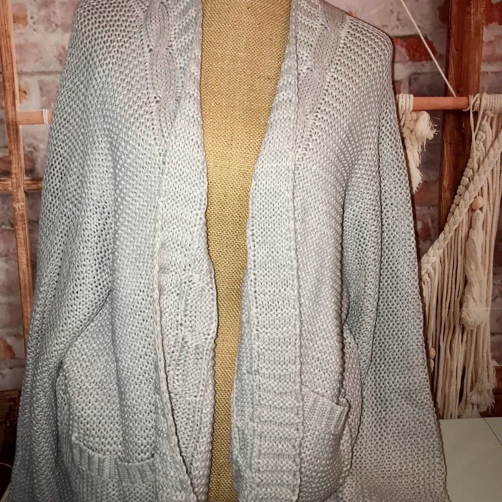 LIGHT GREY CABLE KNIT SWEATER